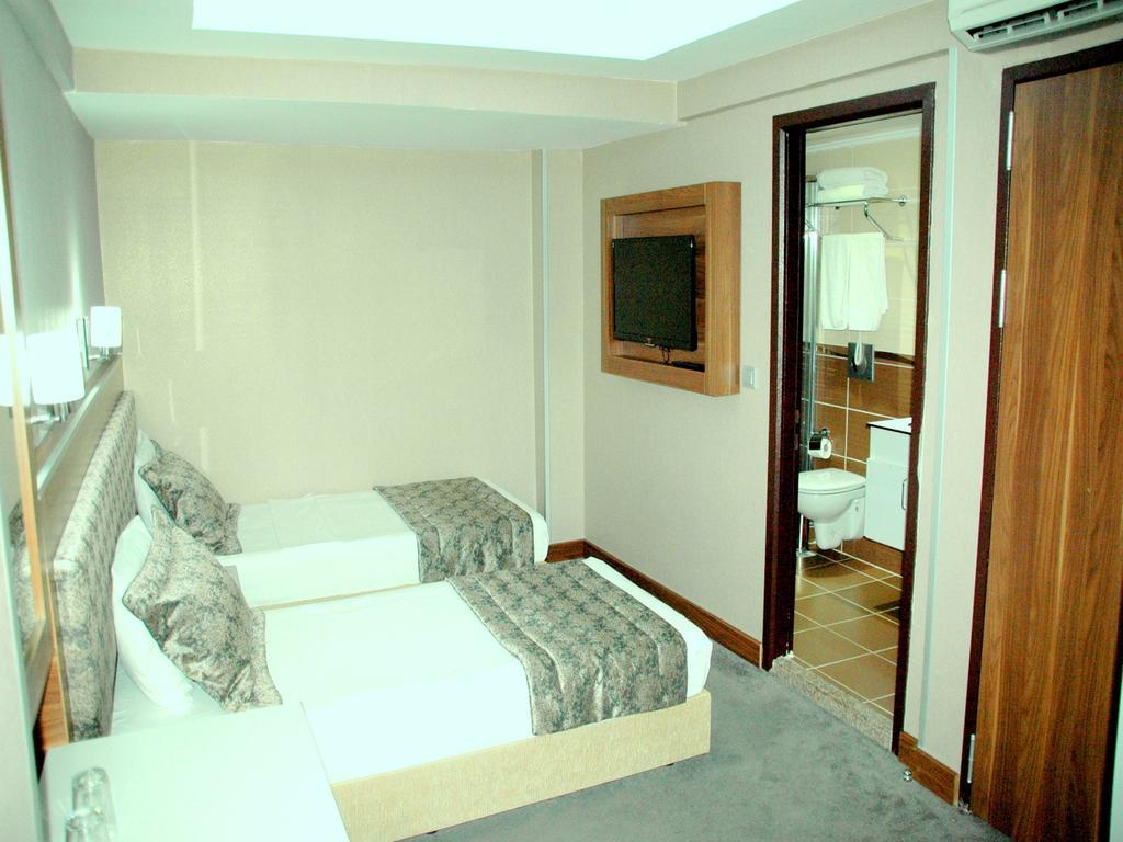 Hotel Buyuk Paris イスタンブール エクステリア 写真