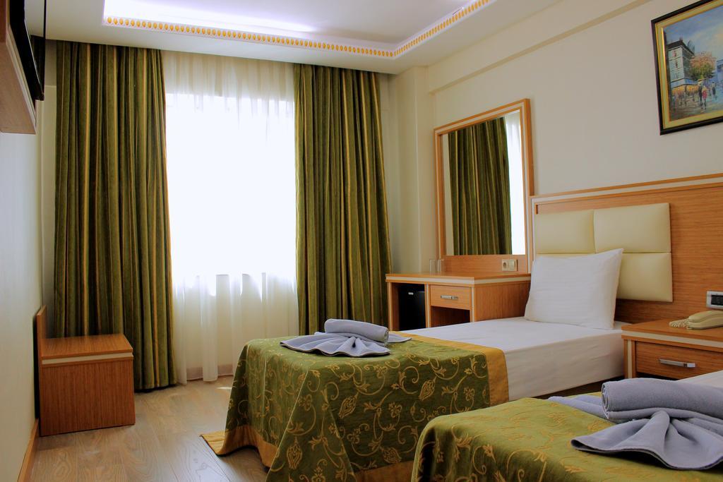 Hotel Buyuk Paris イスタンブール エクステリア 写真