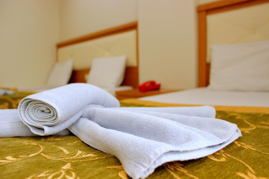 Hotel Buyuk Paris イスタンブール エクステリア 写真